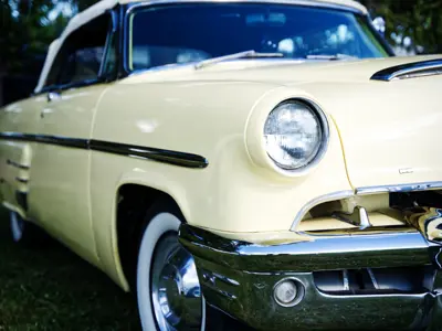 Cream coloured vintage car the attended Applefest 2022